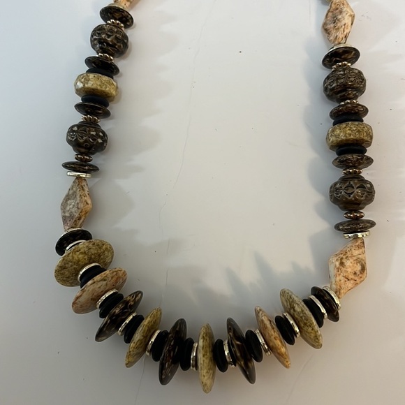 Trendy 18” Necklace Earth-tone Multi Color Beads with gold clasp & spacers - Picture 4 of 7